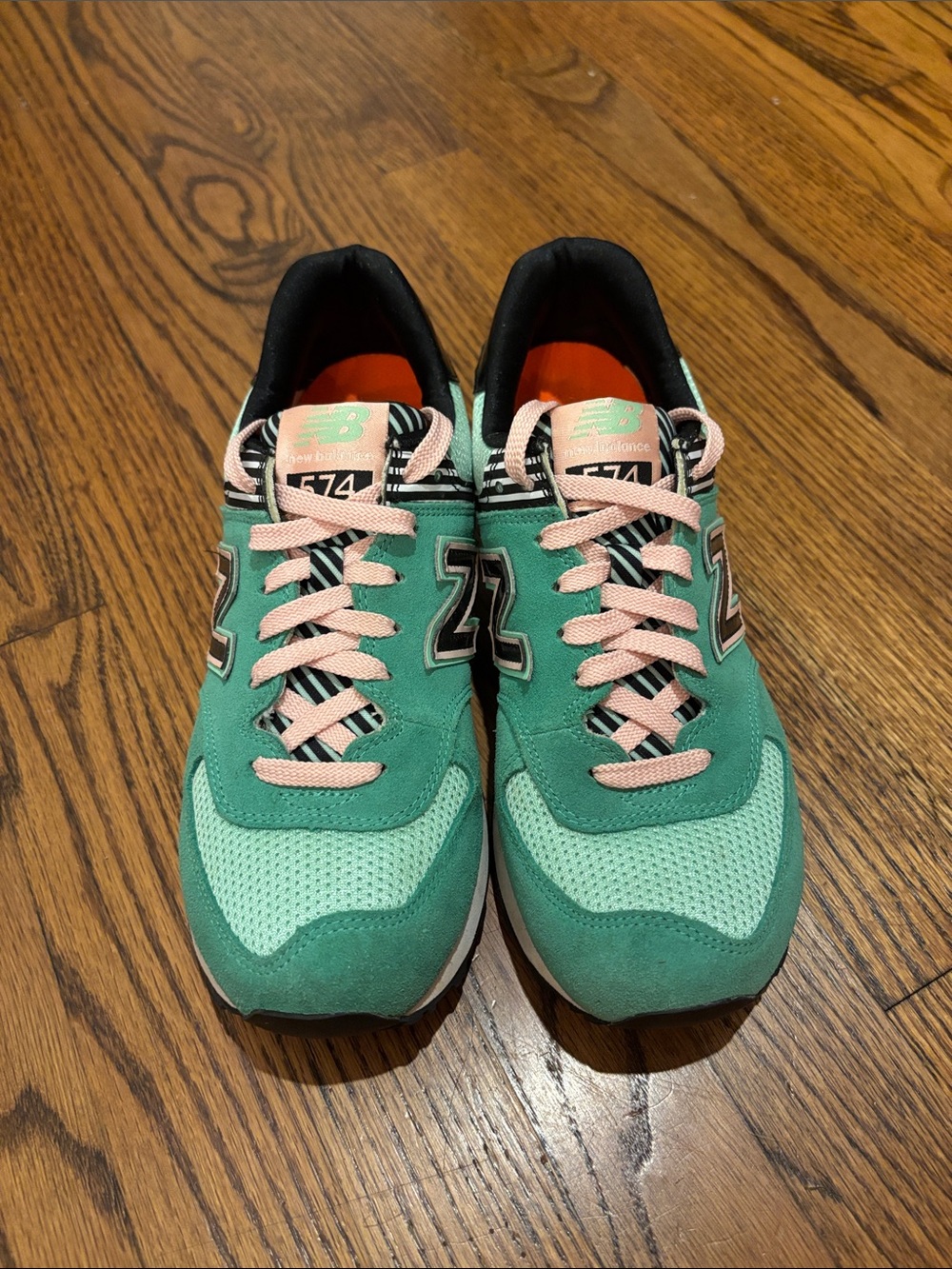 New Balance Women's Mint Green & Pink 574 Athletic Sneakers NEW